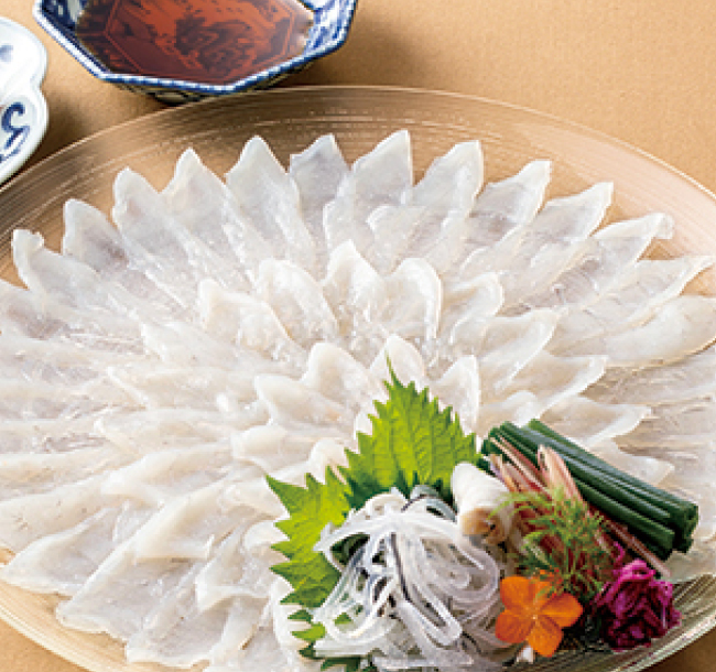 「下関 天白ひらこし」とらふく刺身菊盛り